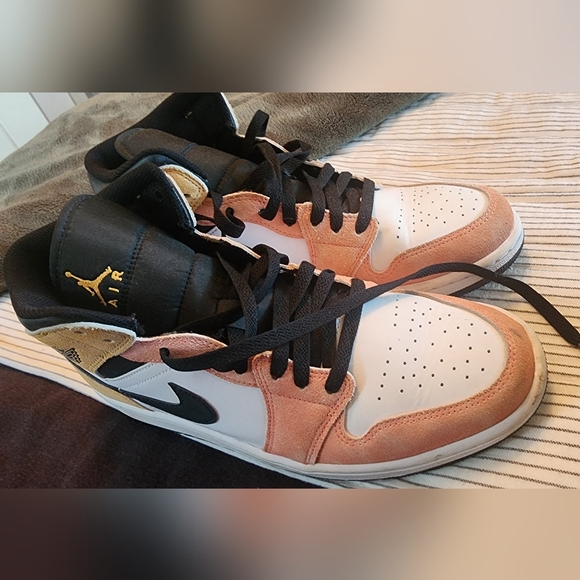 Nike Air Jordans Size 9.5 - Picture 2 of 6